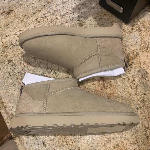 NIB UGG Ultra Mini in Mustard Seed US6 EU37 - Picture 5 of 12